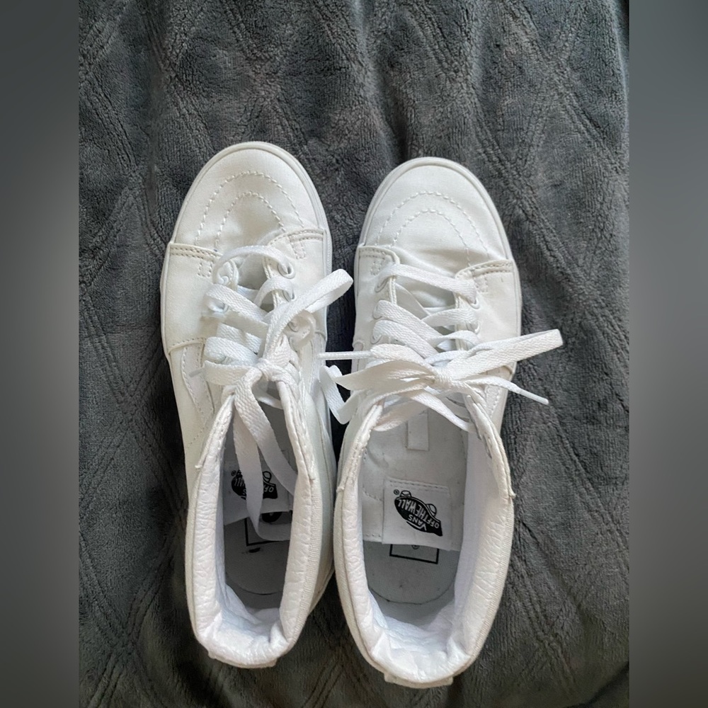 women’s white high top vans. size 6.5. fits 7